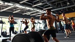 Workout Gym Dengan Kombinasi Yoga Untuk Fleksibilitas Dan Kekuatan Otot