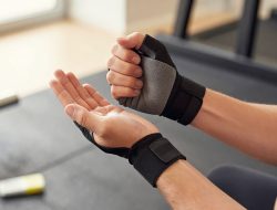 Tips Mencegah Kapalan pada Telapak Tangan Akibat Angkat Besi